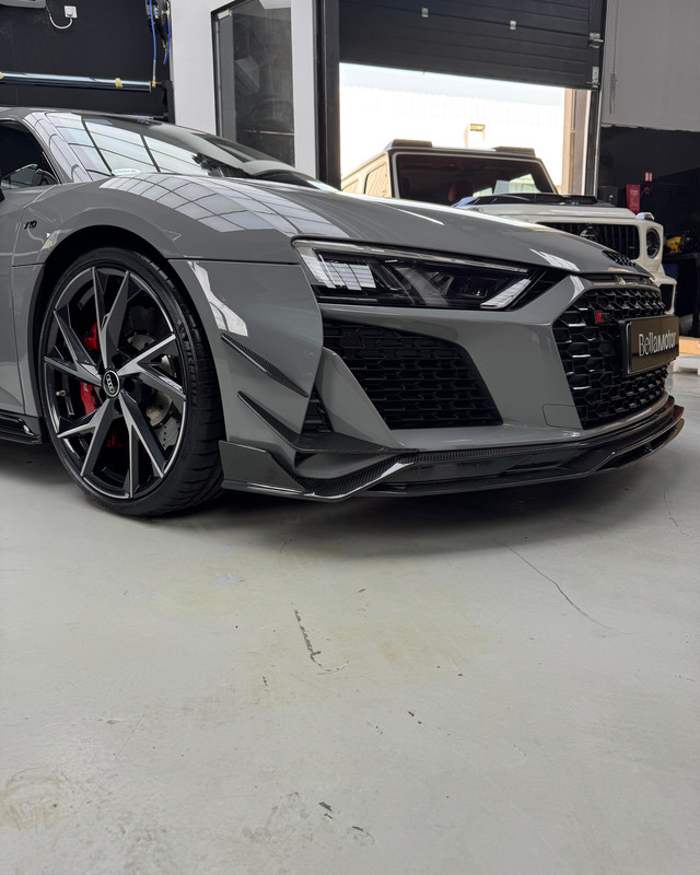 Red brake caliper on an Audi R8