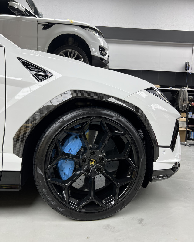 Blue brake calipers behind a black wheel, Dubai
