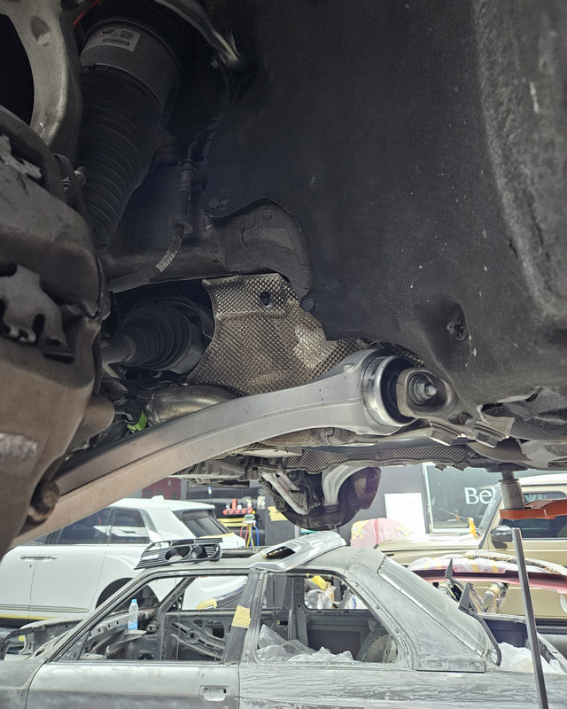 Suspension arm inspected to locate a knocking noise