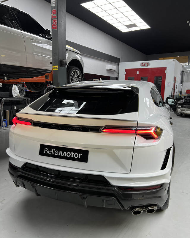 Carbon fibre rear spoiler on an SUV