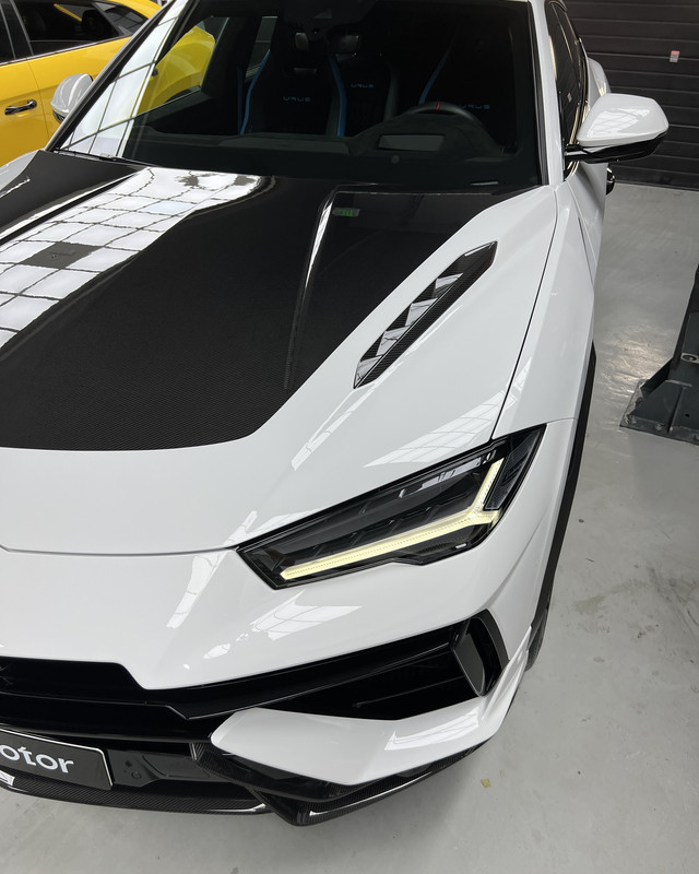 Carbon fibre bonnet on a white SUV
