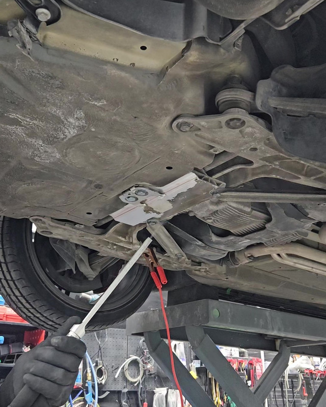 Underbody cleaning in progress with dry ice