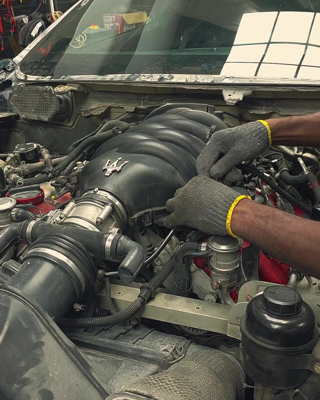 Engine diagnosis in progress under the bonnet