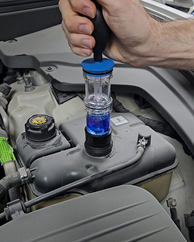 Combustion-gas (block) test on the coolant expansion tank