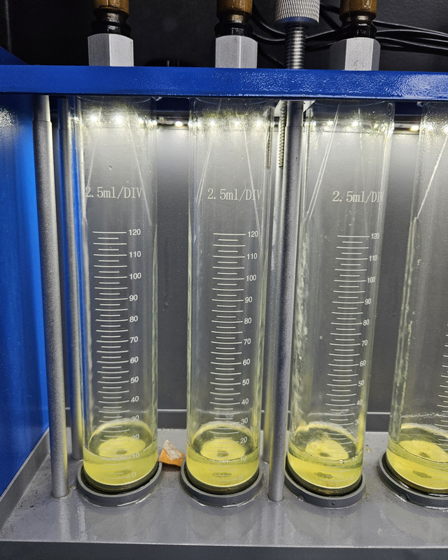Fuel injector flow test on the test bench