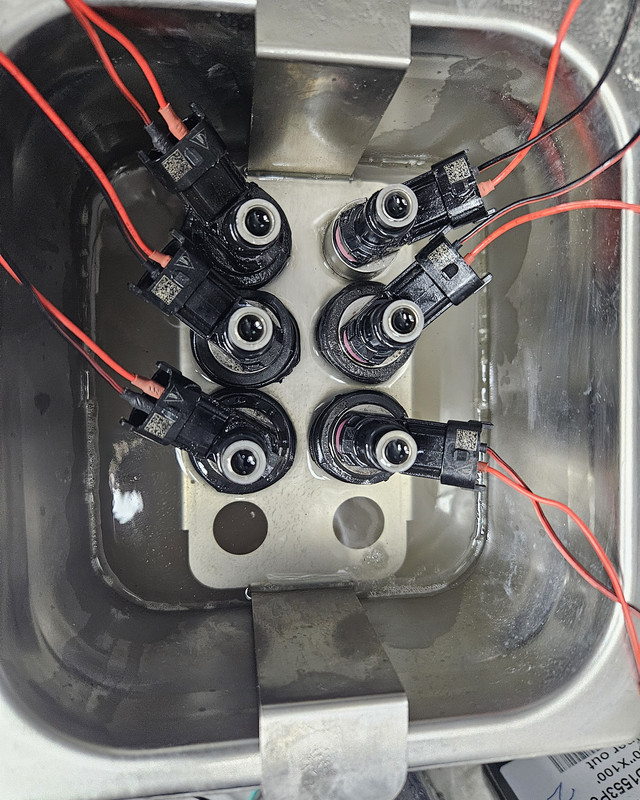 Fuel injectors in the ultrasonic cleaner
