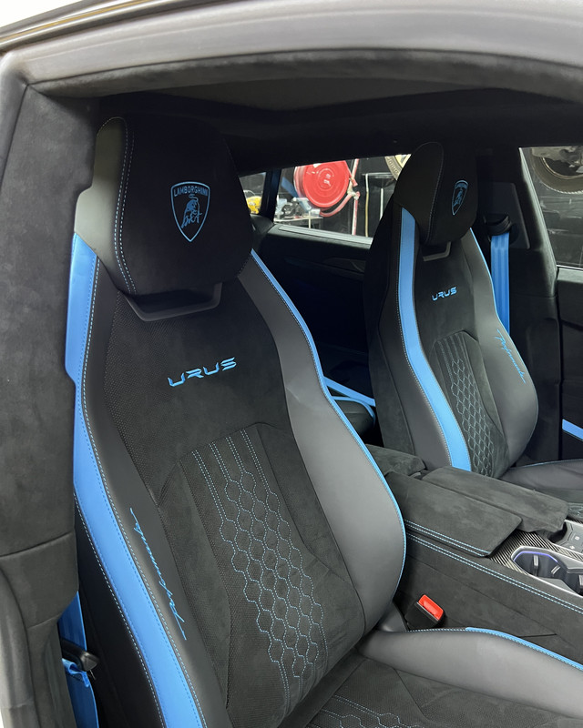 Sport seats with contrast stitching