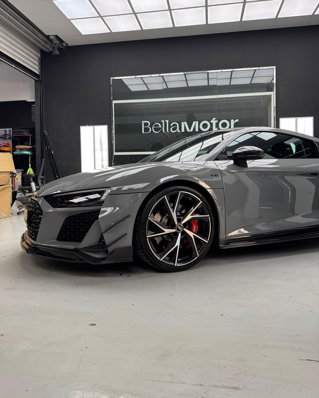 Side view of alloy wheels on an Audi R8