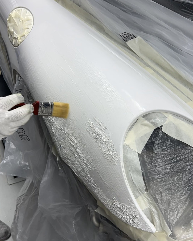 Bumper being prepared for a smart repair